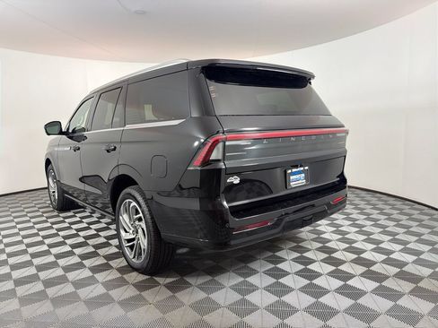 Used 2025 Lincoln Navigator Reserve AWD/4WD image 5