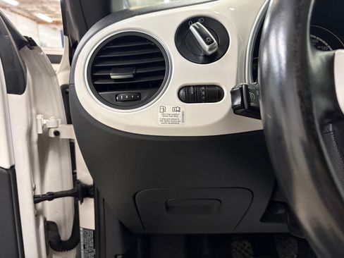Used 2013 Volkswagen Beetle TDI FWD image 16