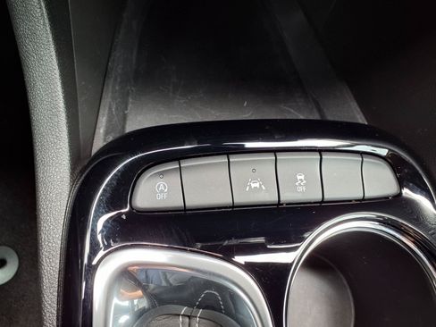Used 2020 Buick Encore GX Essence FWD image 11