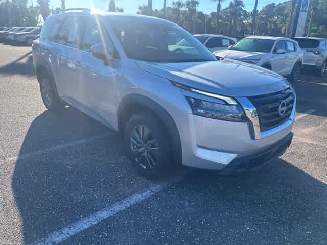 Used 2024 Nissan Pathfinder SV FWD image 8