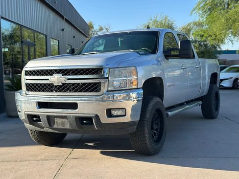 Used 2011 Chevrolet Silverado 2500 LTZ w/ LTZ Plus Package AWD/4WD image 2