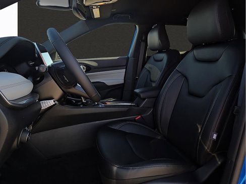 New 2026 Jeep Compass Limited image 12