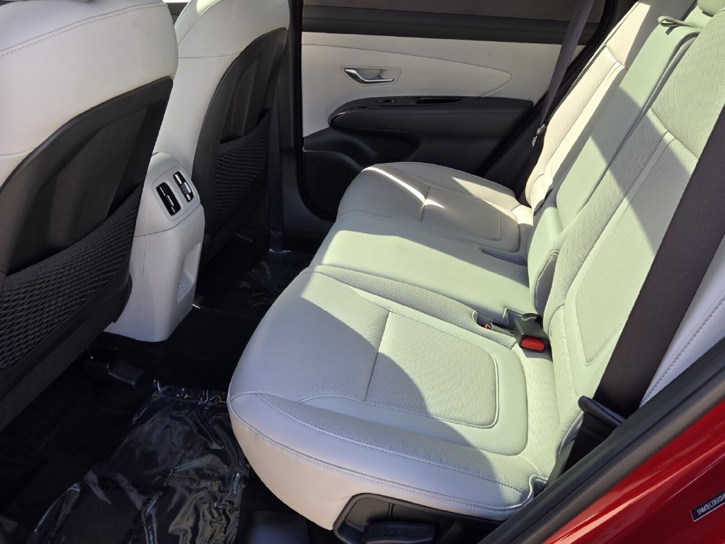 Certified 2025 Hyundai Tucson Limited AWD/4WD image 11