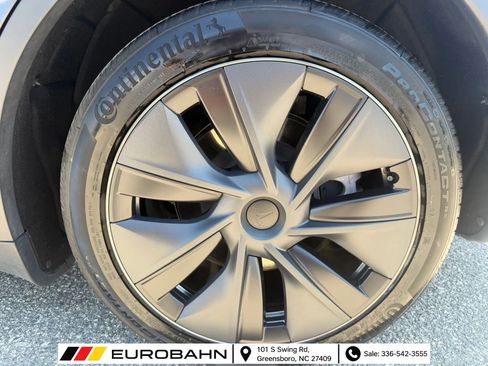 Used 2024 Tesla Model Y Long Range AWD/4WD image 29