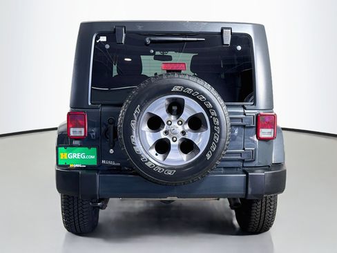 Used 2016 Jeep Wrangler Unlimited Sahara AWD/4WD image 8