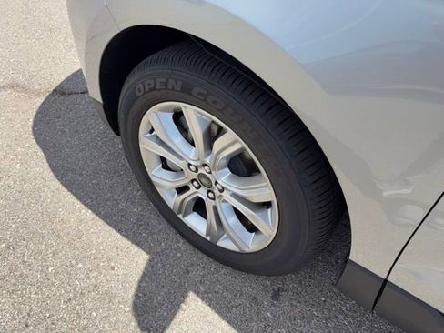Used 2024 Ford Edge Titanium image 22