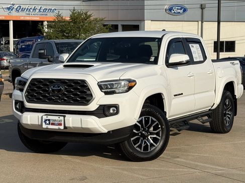 Used 2023 Toyota Tacoma TRD Sport w/ Technology Package RWD image 2