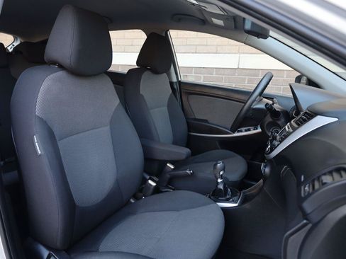Used 2013 Hyundai Accent GS FWD image 27