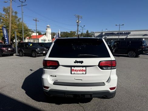 Used 2018 Jeep Grand Cherokee Laredo image 21