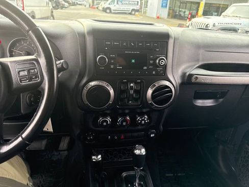 Used 2018 Jeep Wrangler Unlimited Sport S AWD/4WD image 22