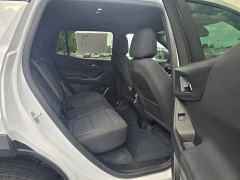 Used 2025 Chevrolet Equinox LT w/ Safety and Technology Package AWD/4WD image 15