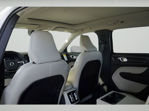 New 2026 Volvo XC40 B5 Ultra w/ Climate Package image 19