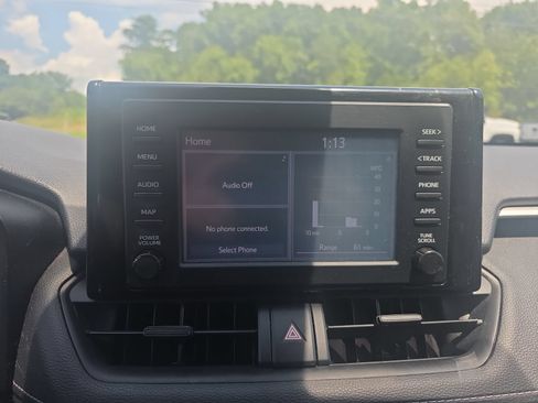 Used 2019 Toyota RAV4 LE FWD image 19