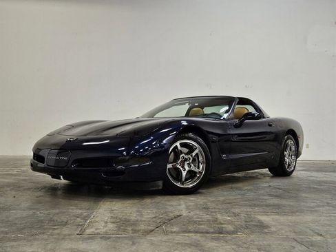 Used 2000 Chevrolet Corvette Coupe w/ Roof Pkg image 40