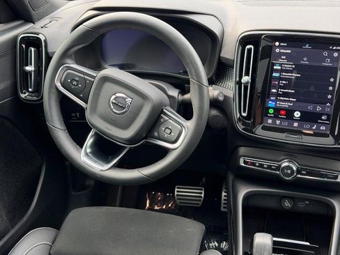 Used 2022 Volvo XC40 P8 Recharge Plus AWD/4WD image 13