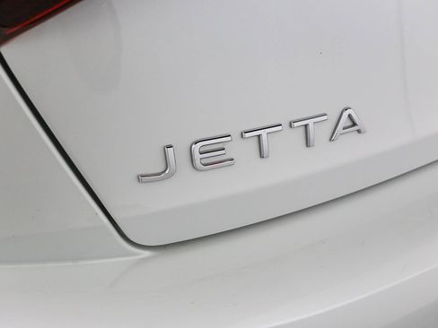 Used 2024 Volkswagen Jetta SE FWD image 12