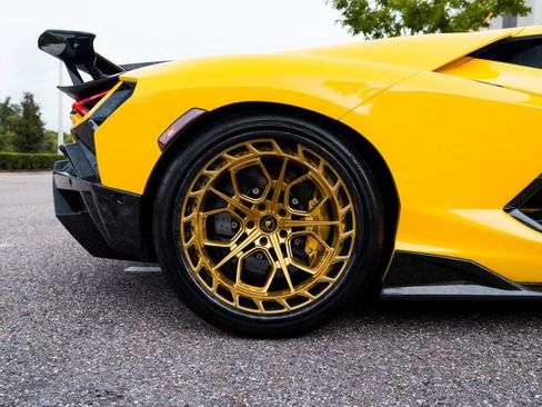 Used 2025 Lamborghini Revuelto AWD/4WD image 24