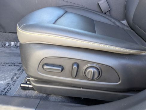 Used 2025 Chevrolet Trax ACTIV w/ Sunroof Package image 30