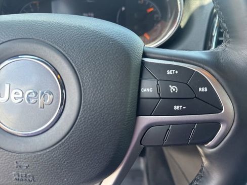 Used 2021 Jeep Grand Cherokee Laredo X AWD/4WD image 19