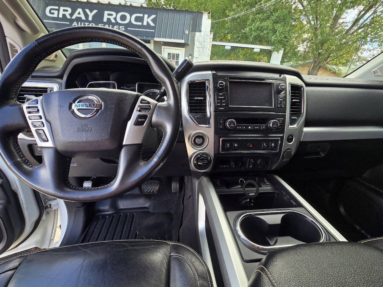 Used 2017 Nissan Titan PRO-4X w/ Pro-4x Convenience Package AWD/4WD image 12