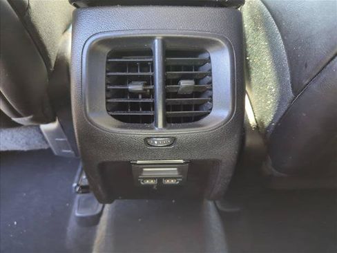 Used 2019 Jeep Cherokee Latitude Plus FWD image 19
