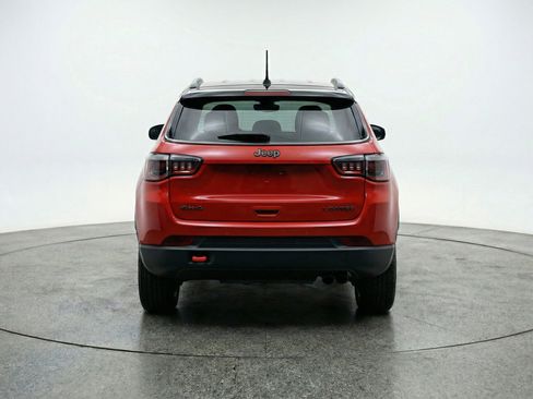 Used 2025 Jeep Compass Trailhawk AWD/4WD image 7
