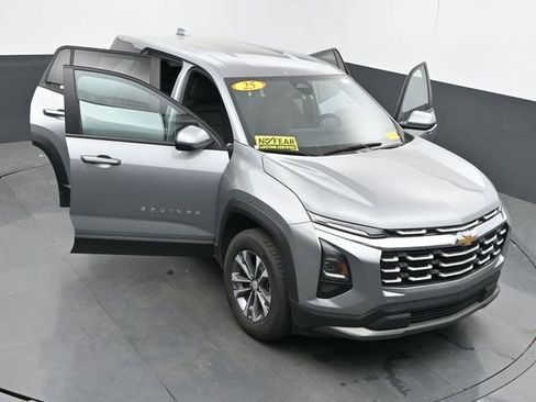 Used 2025 Chevrolet Equinox LT AWD/4WD image 39