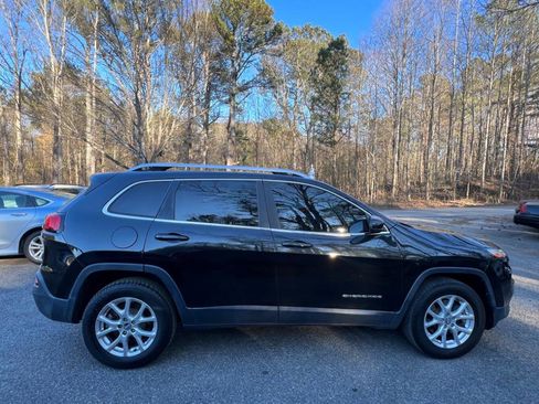 Used 2015 Jeep Cherokee Latitude w/ Cold Weather Group image 6