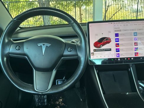 Used 2018 Tesla Model 3 Long Range image 17