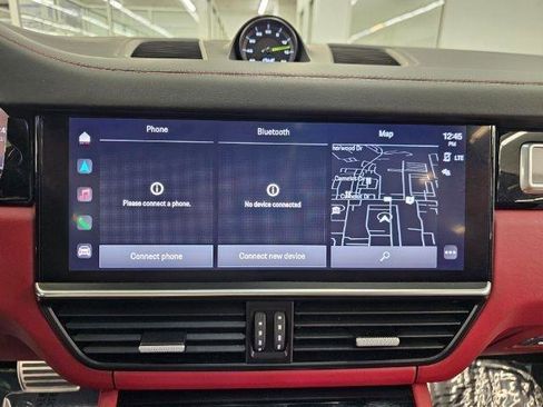 Used 2022 Porsche Cayenne Turbo S image 17