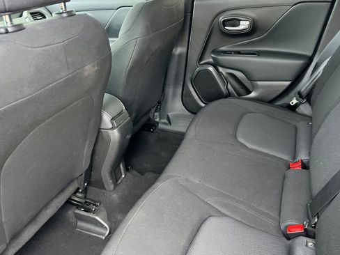 Used 2023 Jeep Renegade Latitude image 13