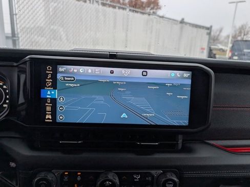 Used 2024 Jeep Wrangler Unlimited Rubicon image 3