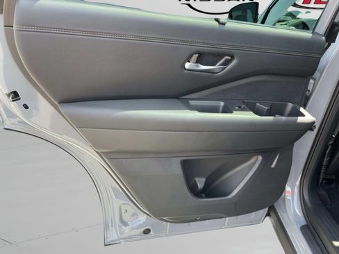 New 2026 Nissan Pathfinder Platinum FWD image 14