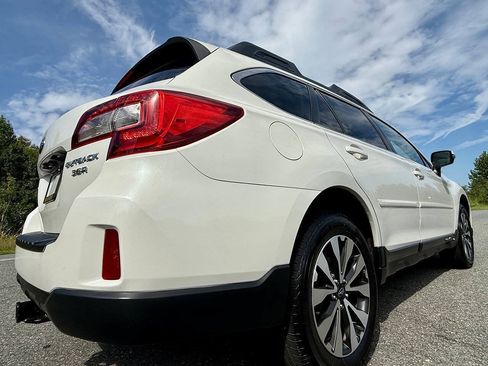 Used 2016 Subaru Outback 3.6R Limited AWD/4WD image 14
