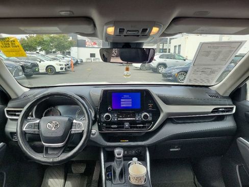 Used 2023 Toyota Highlander XLE FWD image 15