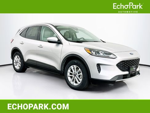 Used 2020 Ford Escape SE image 1