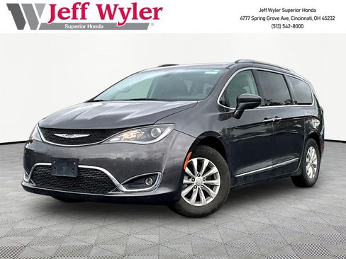 Used 2018 Chrysler Pacifica Touring-L Plus FWD image 1