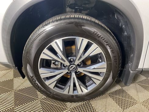 Used 2022 Nissan Rogue SV image 11