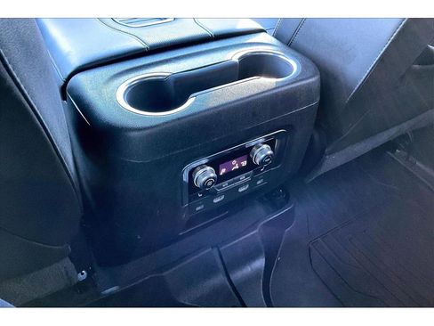 Used 2021 GMC Yukon XL SLT w/ SLT Luxury Plus Package image 10