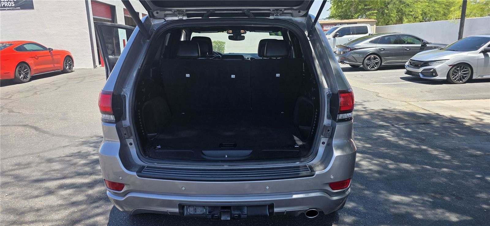 Used 2019 Jeep Grand Cherokee Altitude AWD/4WD image 10