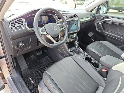 Certified 2023 Volkswagen Tiguan SE w/ Panoramic Sunroof Package image 11