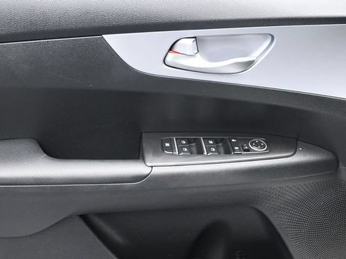 Used 2023 Kia Forte LXS w/ LXS Technology Package FWD image 8
