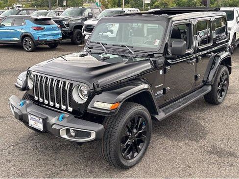 Used 2023 Jeep Wrangler Unlimited Sahara w/ Cold Weather Group AWD/4WD image 26
