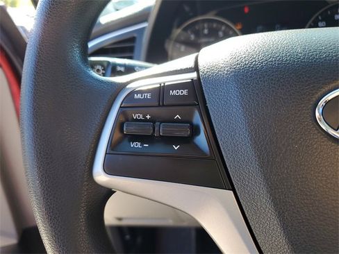 Used 2017 Hyundai Elantra SE image 9