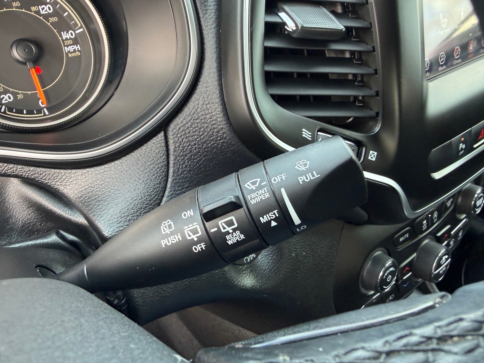 Used 2019 Jeep Cherokee Latitude Plus w/ Comfort/Convenience Group AWD/4WD image 35