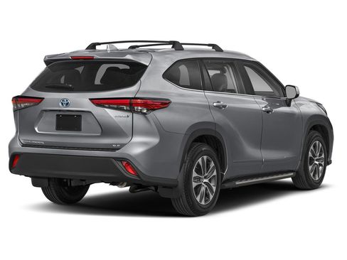 New 2026 Toyota Highlander XLE image 2
