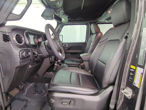 Used 2024 Jeep Wrangler Unlimited Sahara w/ Technology Group AWD/4WD image 5
