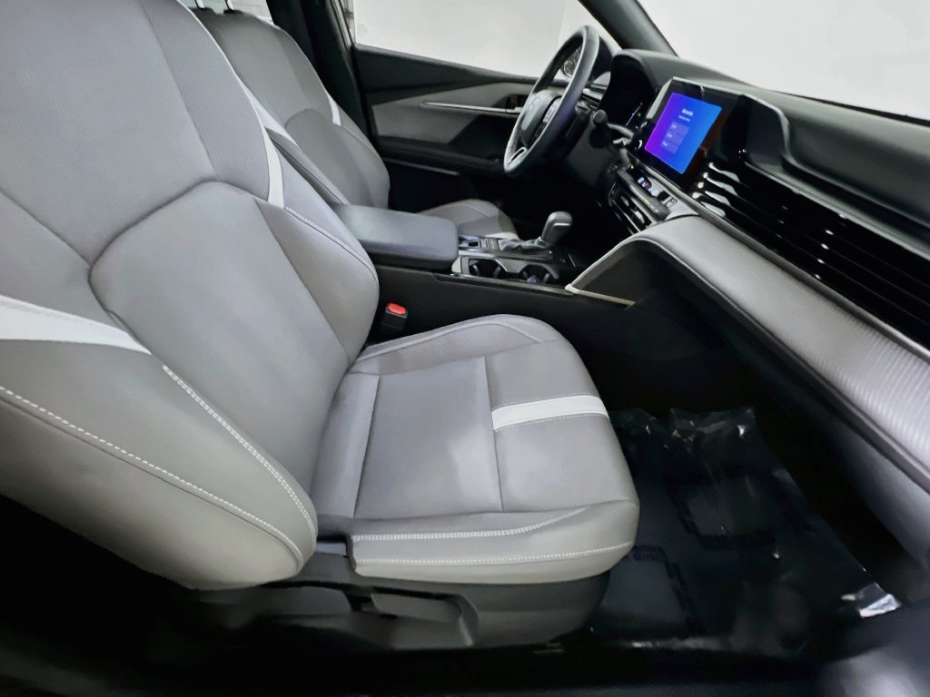 Used 2025 Toyota Camry SE FWD image 28