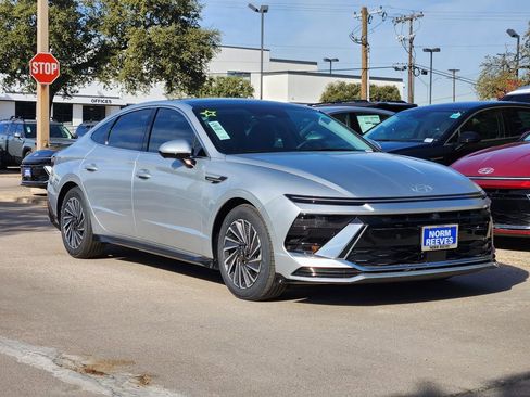 New 2025 Hyundai Sonata Limited image 2
