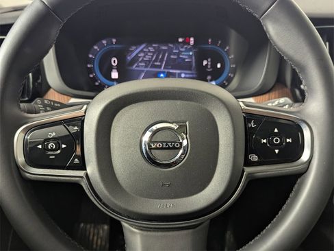 Used 2024 Volvo XC60 B5 Plus image 16